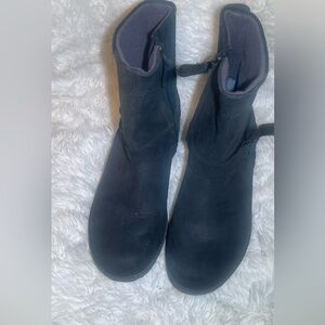 Eddie Bauer women’s Black leather Ankle Boots size 6.5